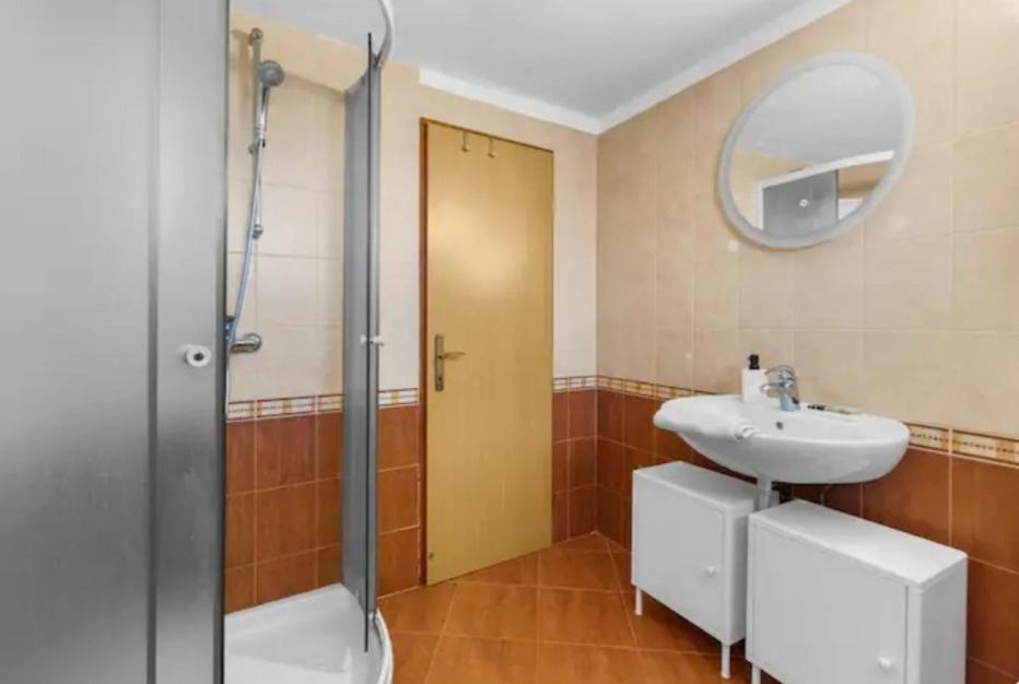 Apartment With Whirlpool And Bbq Near Porec Baderna Екстериор снимка