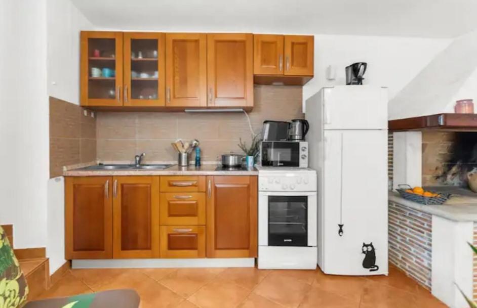 Apartment With Whirlpool And Bbq Near Porec Baderna Екстериор снимка