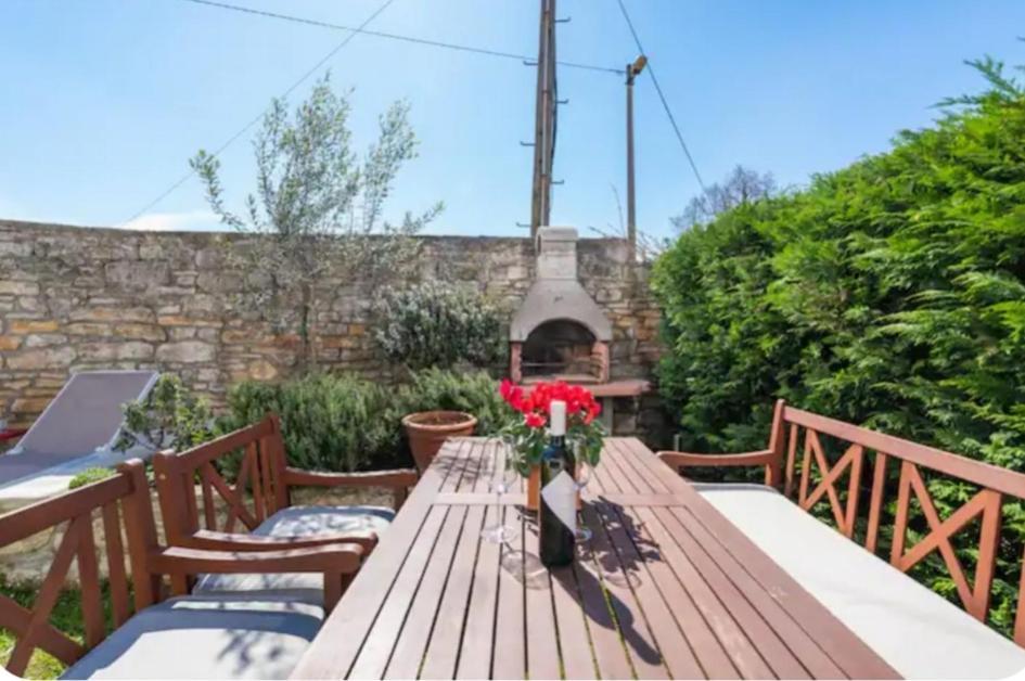 Apartment With Whirlpool And Bbq Near Porec Baderna Екстериор снимка