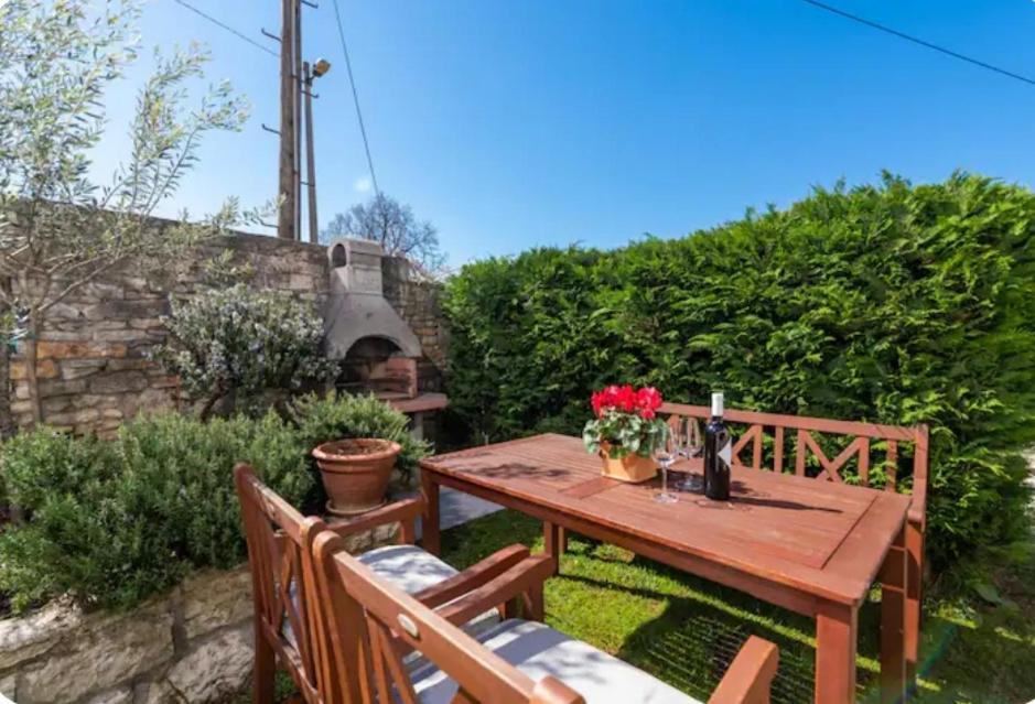 Apartment With Whirlpool And Bbq Near Porec Baderna Екстериор снимка